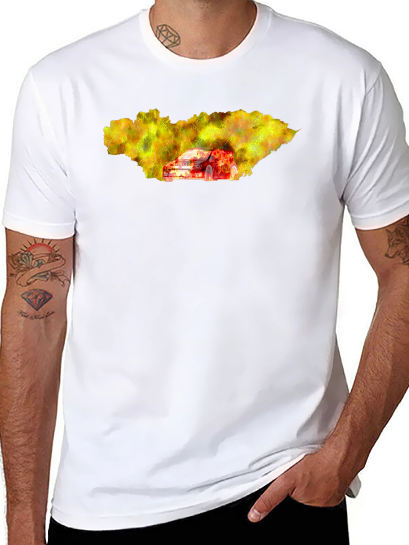Camiseta Hombre Negra con Diseño de Coche en Llamas