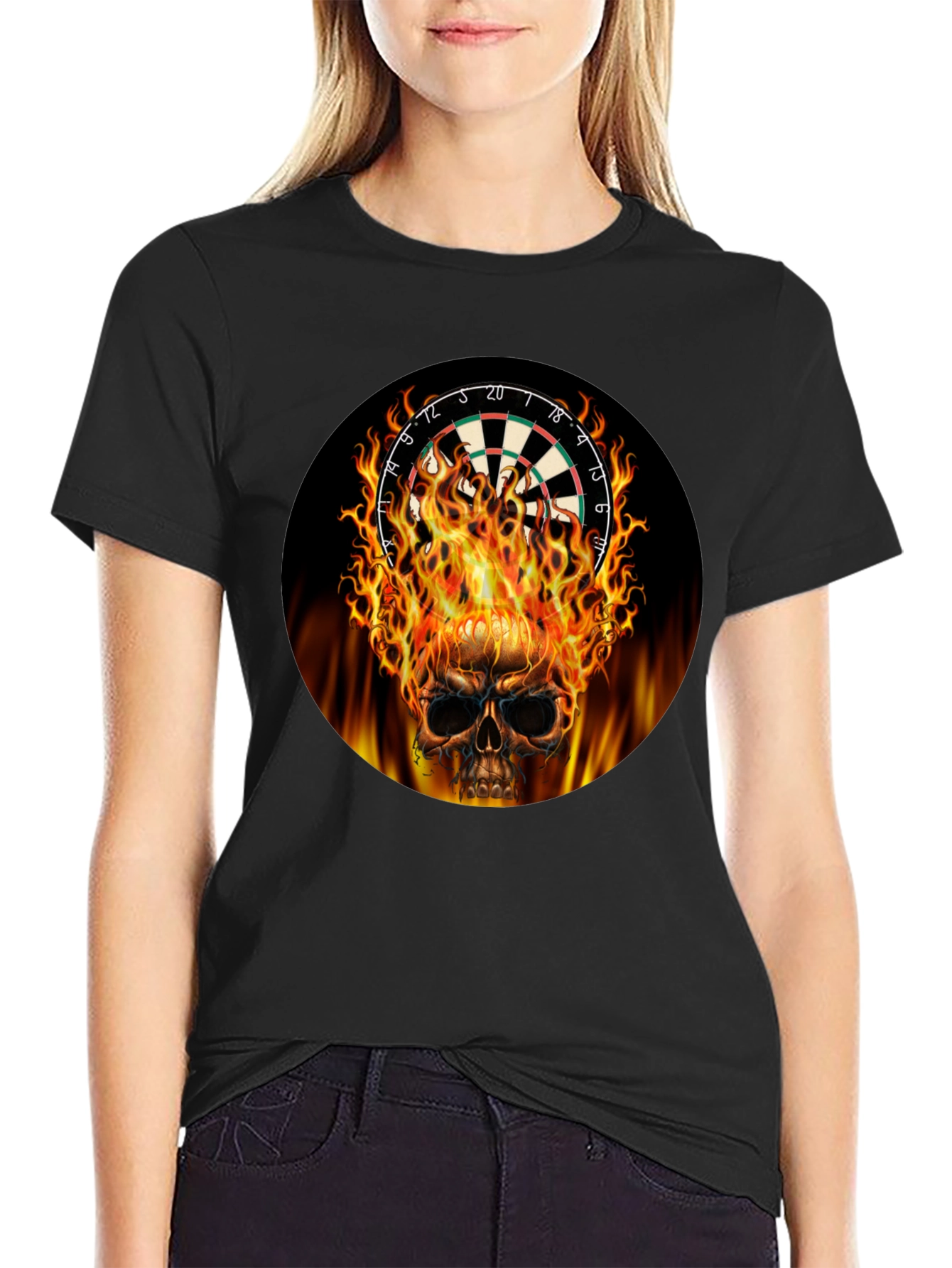 Camiseta Negra Calavera Dardos en Llamas