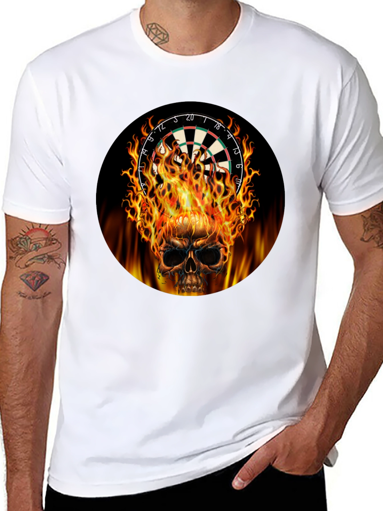 Camiseta Negra Calavera Dardos en Llamas
