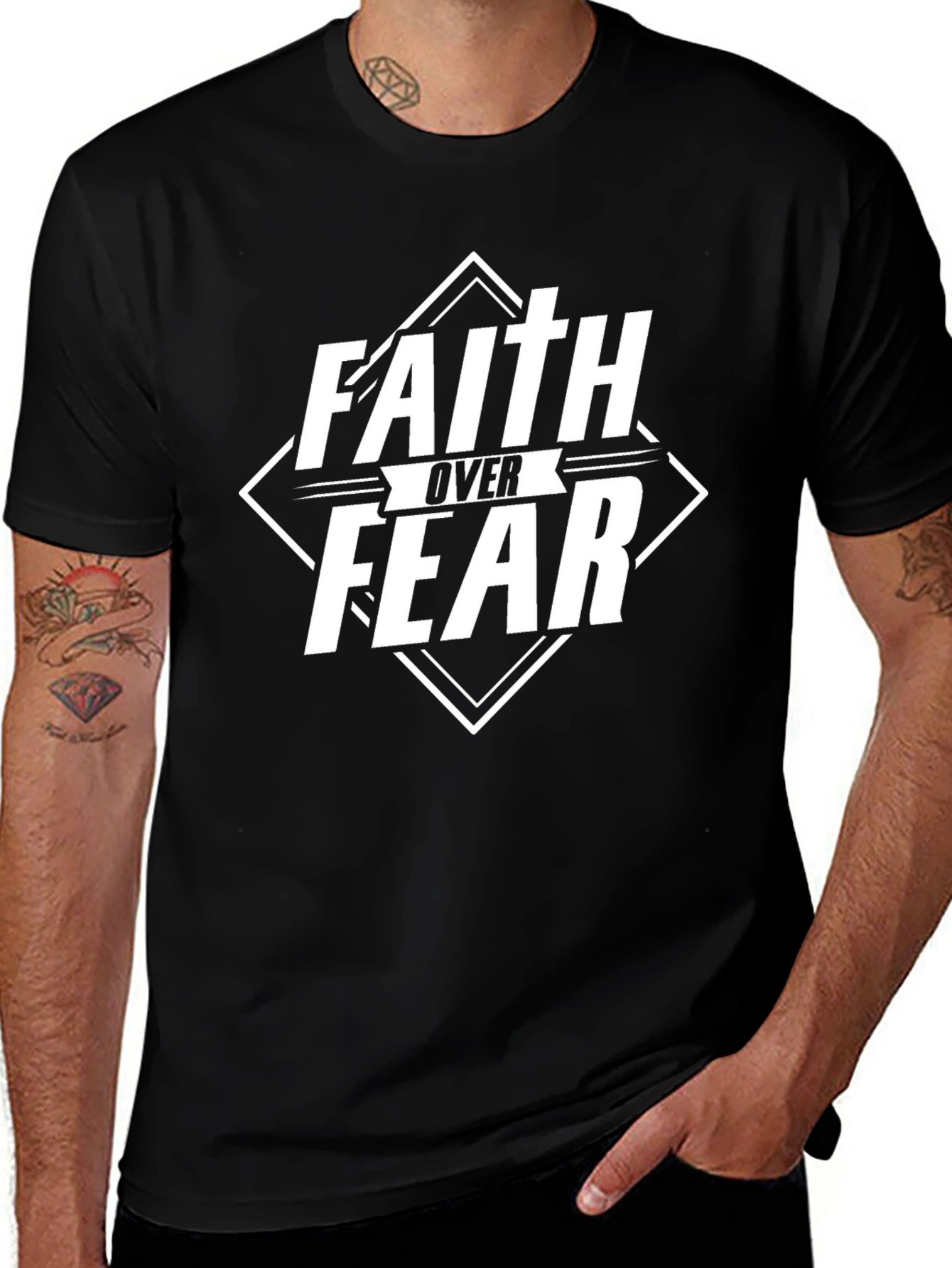 Camiseta Negra: Fe Sobre Miedo