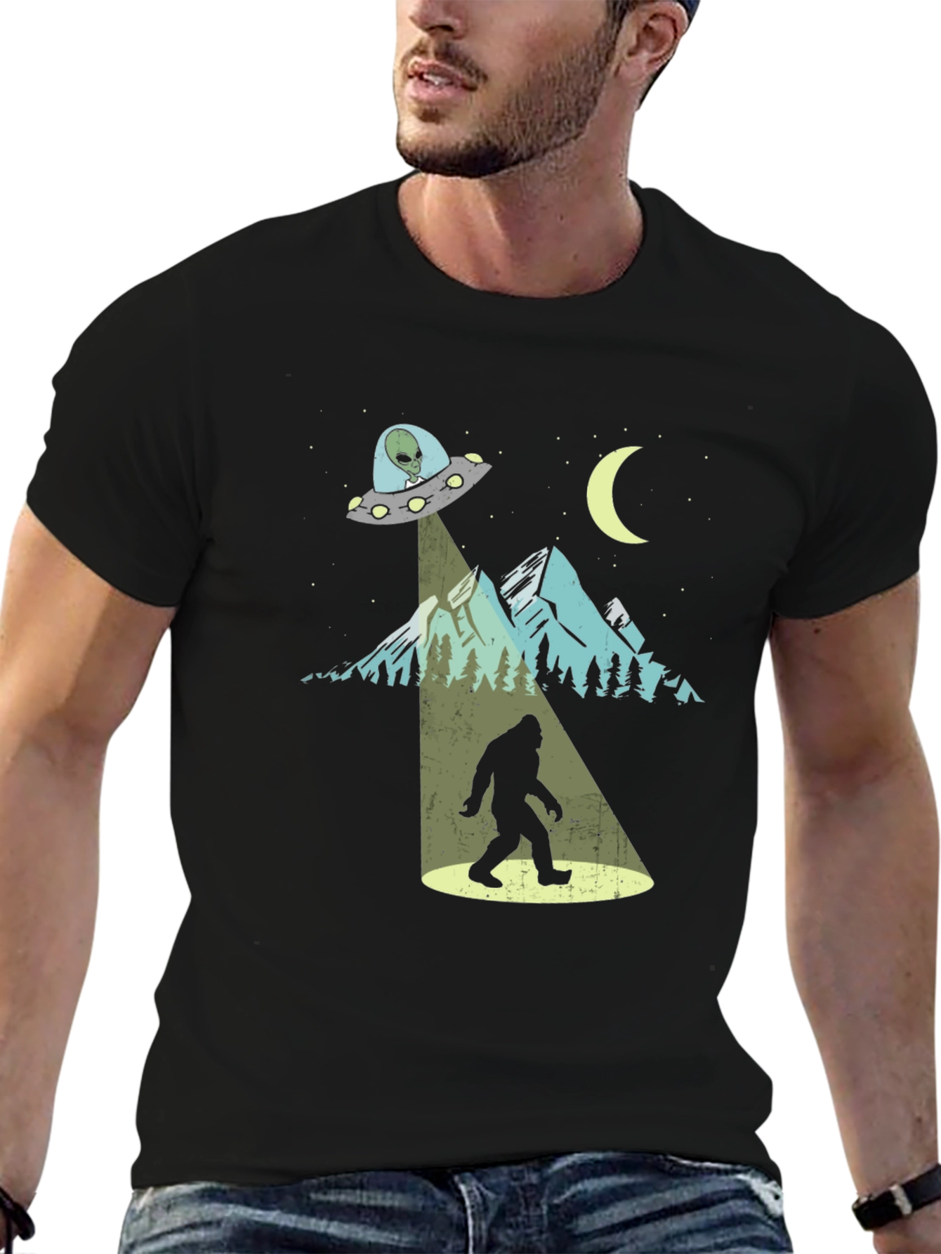 Camiseta Negra Bigfoot OVNI Divertida