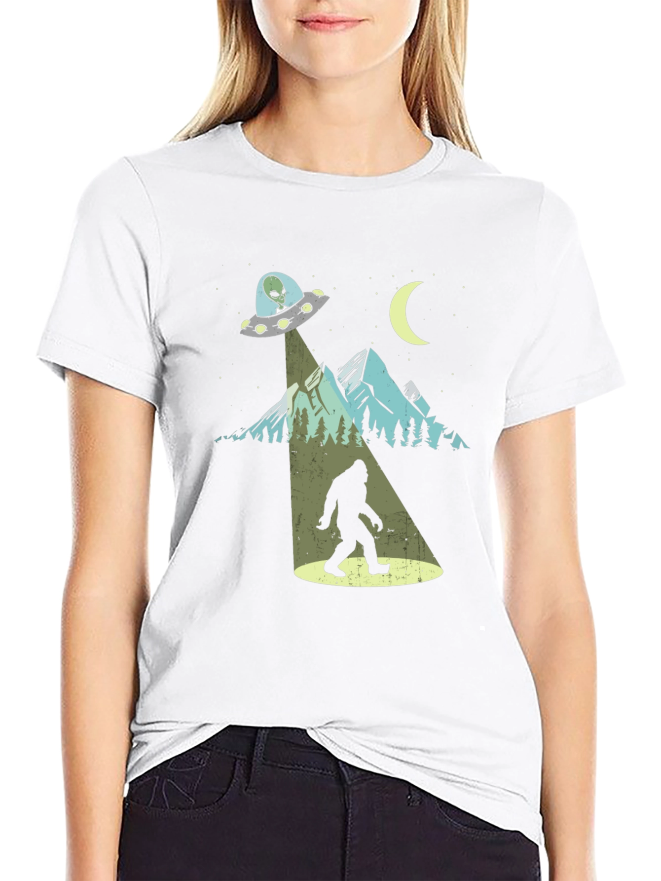 Camiseta Negra Bigfoot OVNI Divertida
