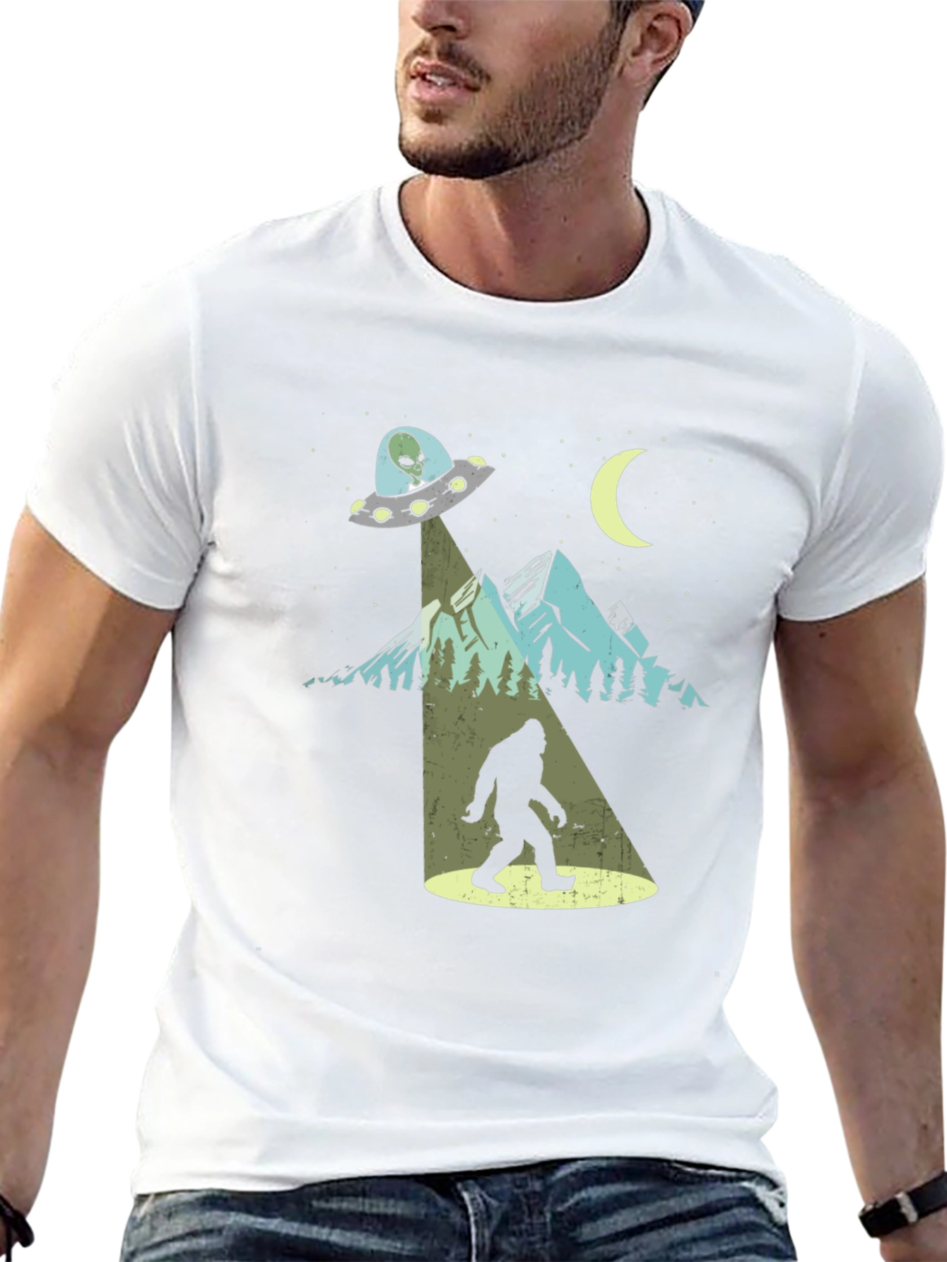 Camiseta Negra Bigfoot OVNI Divertida