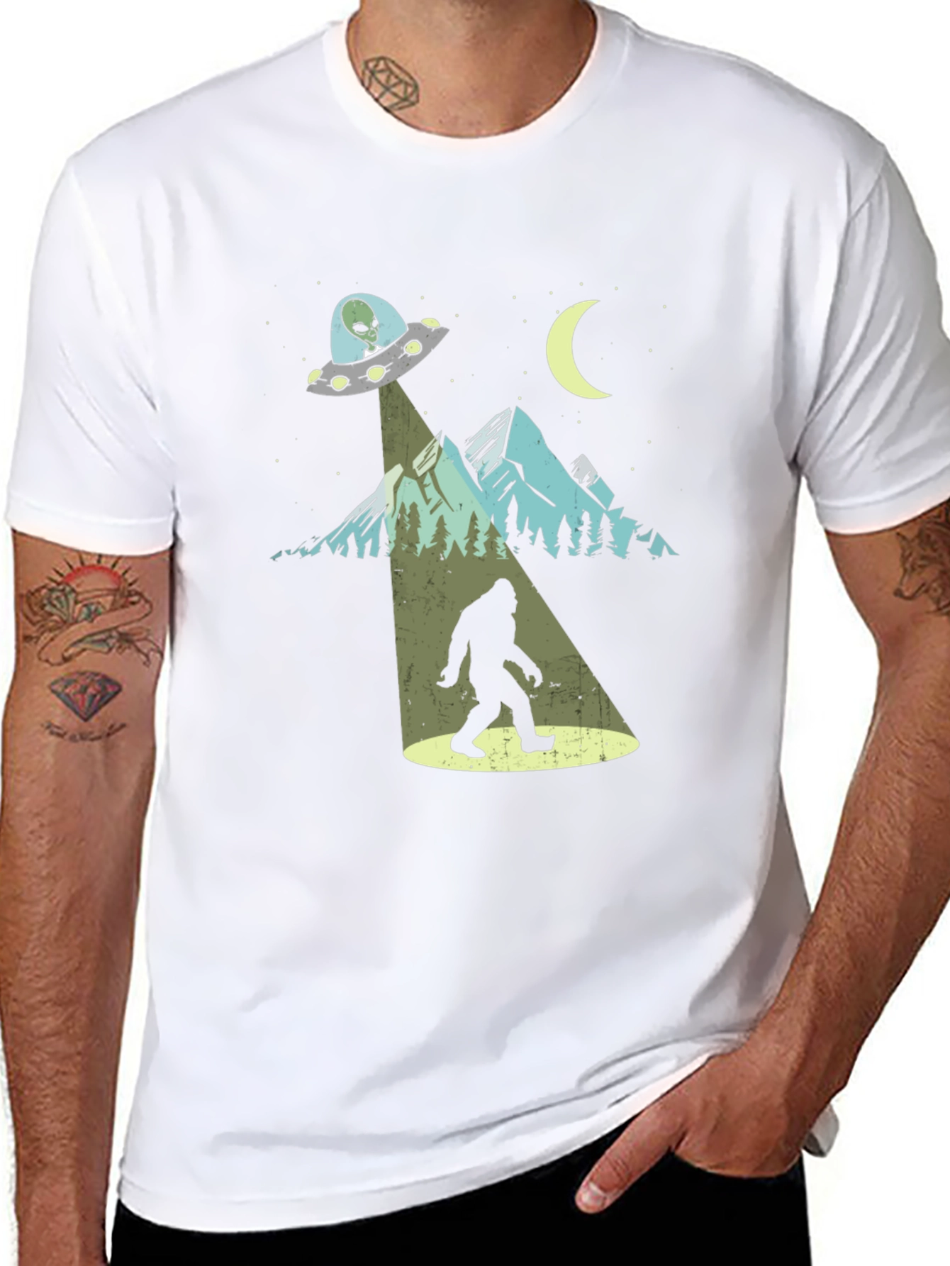 Camiseta Negra Bigfoot OVNI Divertida