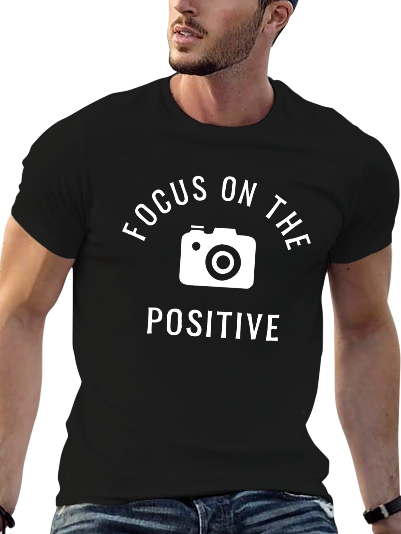 Camiseta Negra: Enfoque Positivo con Cámara