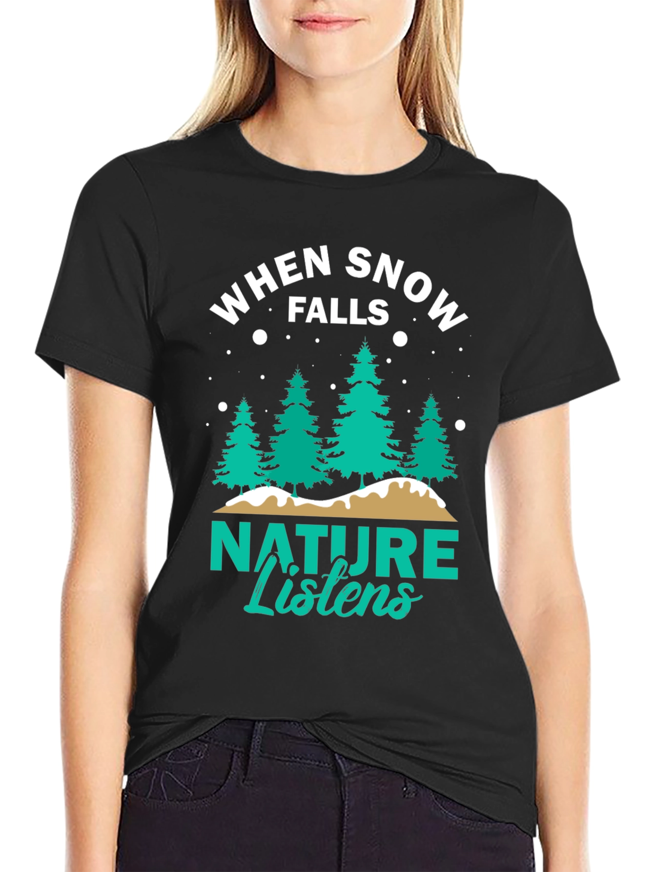Camiseta Negra: Cuando la Nieve Cae la Naturaleza Escucha