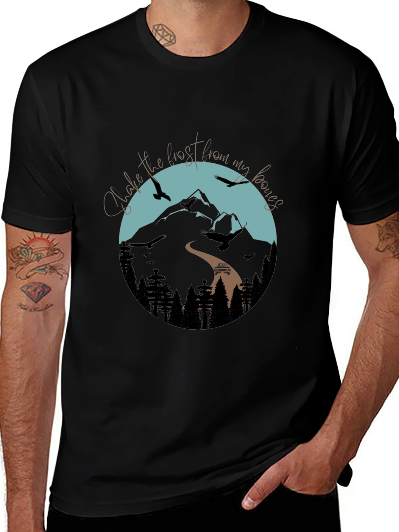 Camiseta Negra Gráfica de Montaña y Aves