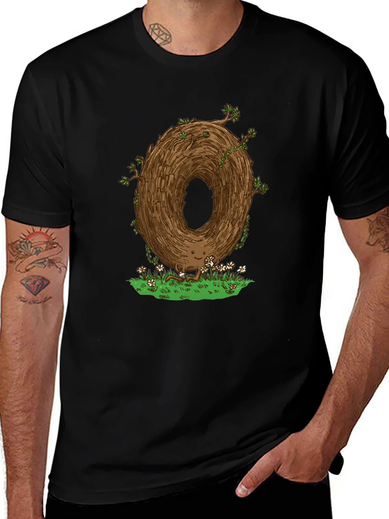 Camiseta Negra con Diseño Original de Árbol Sonriente