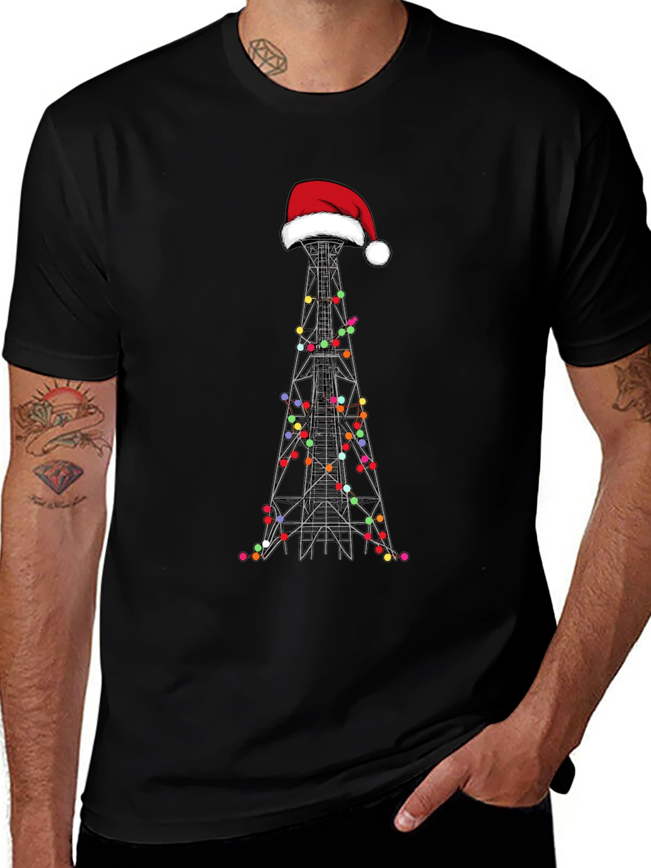 Camiseta Negra Navideña con Torre de Radio