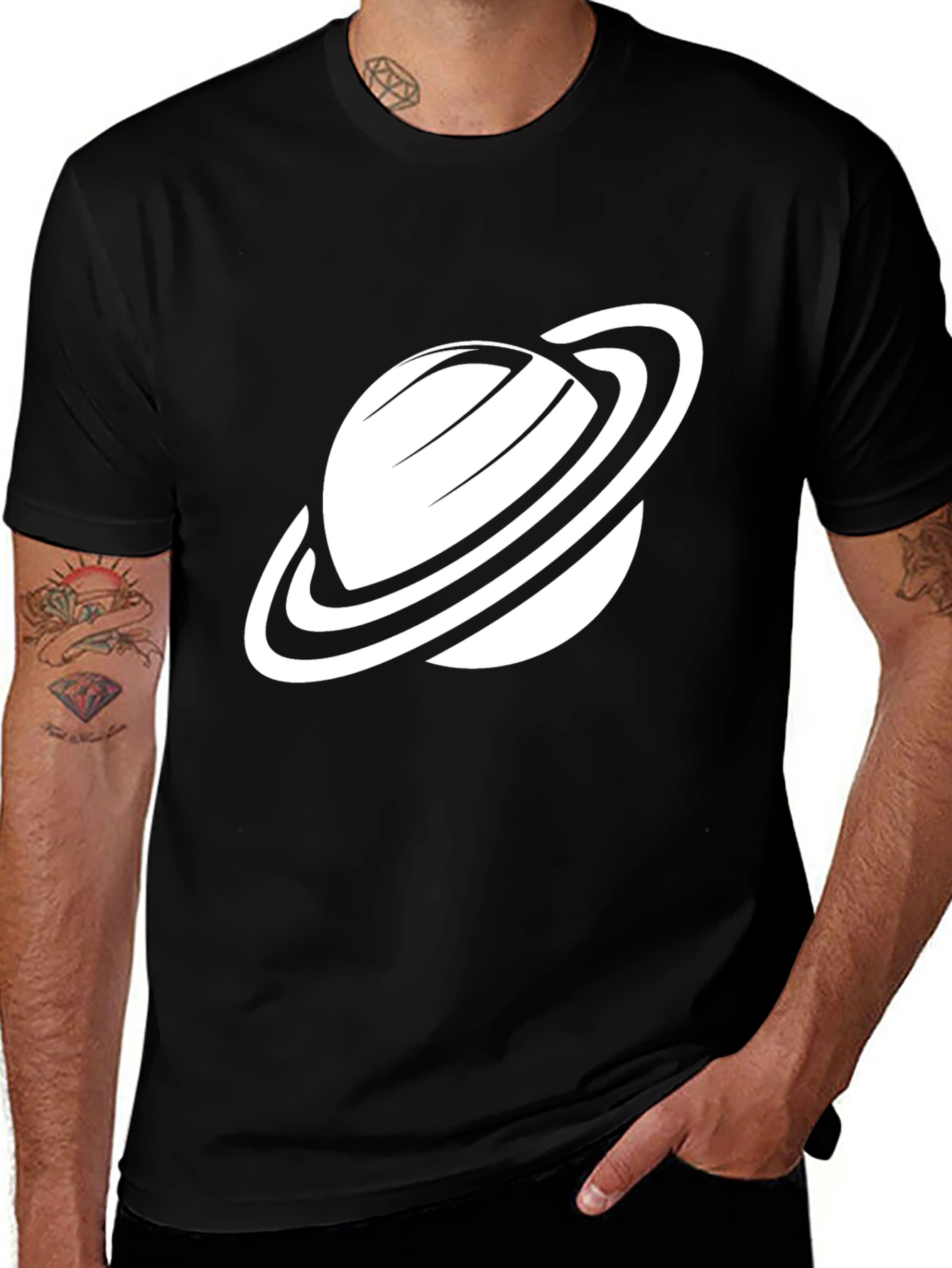 Camiseta Negra con Diseño de Planeta Saturno