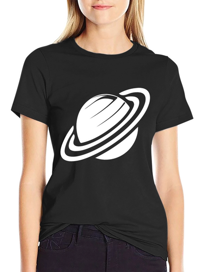 Camiseta Negra con Diseño de Planeta Saturno