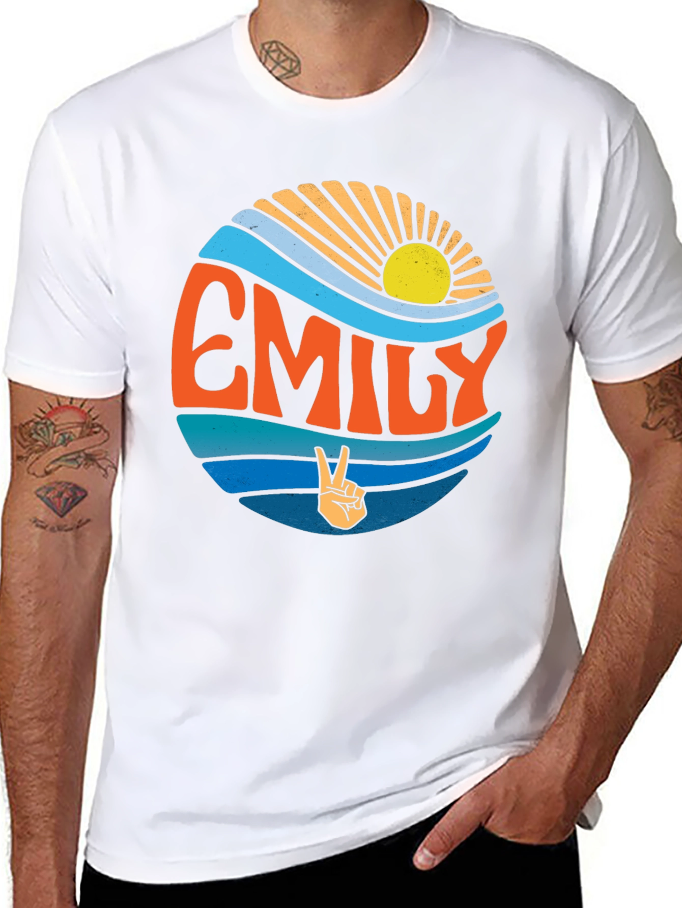 Camiseta Negra Personalizada con Nombre Emily Estilo Retro