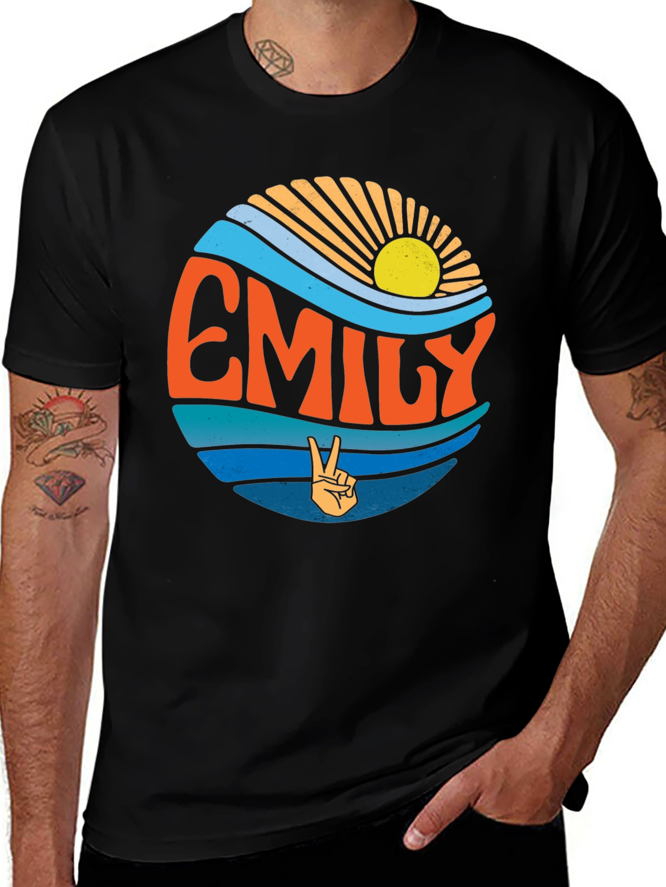 Camiseta Negra Personalizada con Nombre Emily Estilo Retro