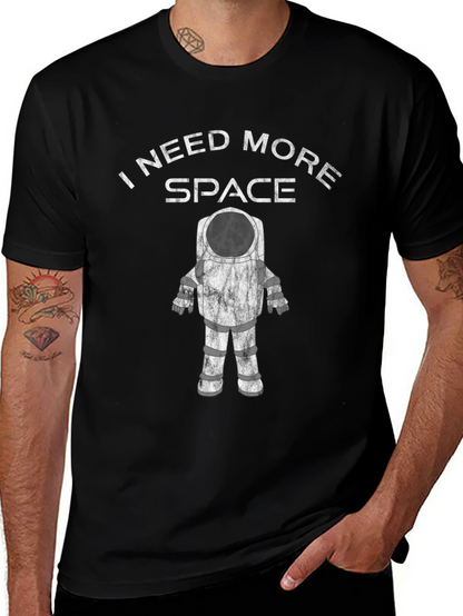 Camiseta Negra Necesito Más Espacio para Hombre