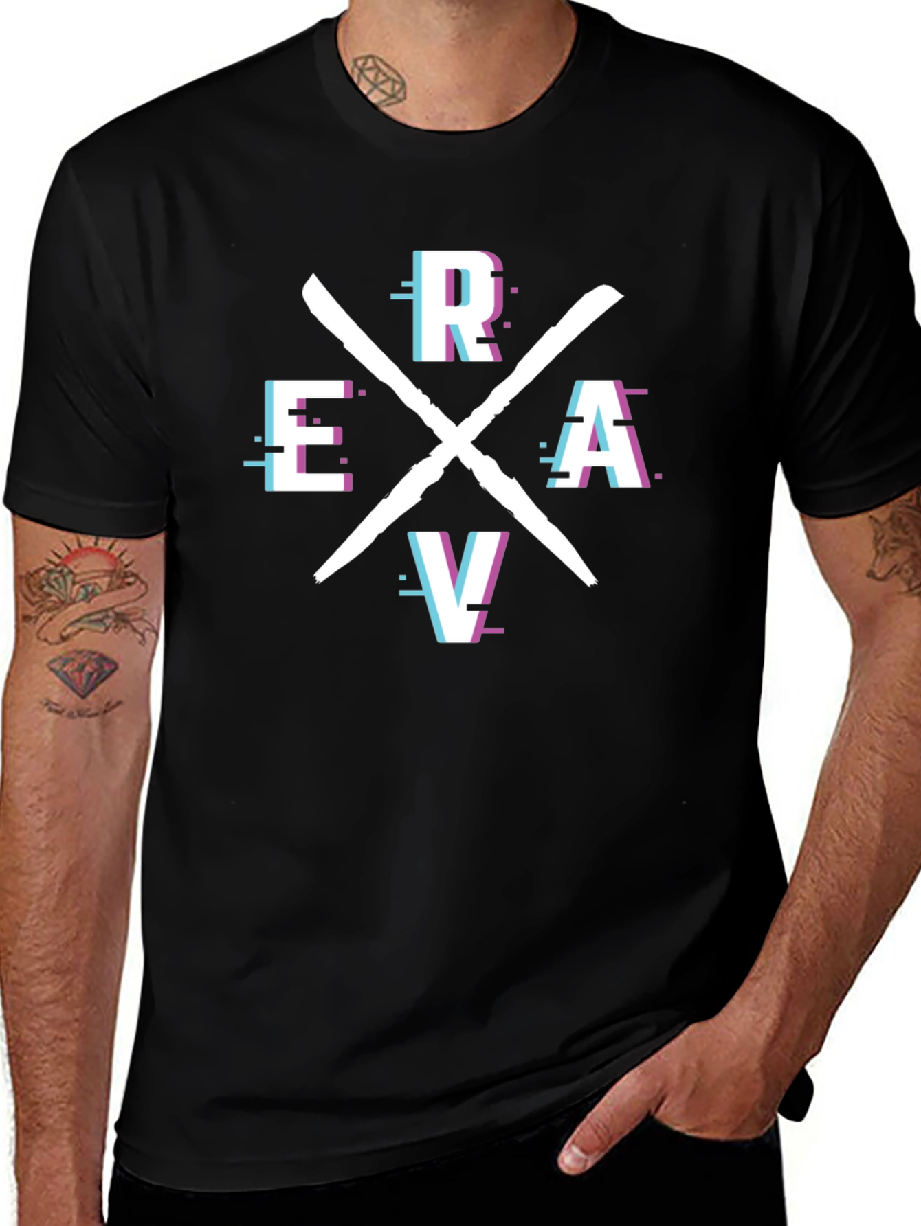 Camiseta Negra Estampada ERAV - Diseño Moderno