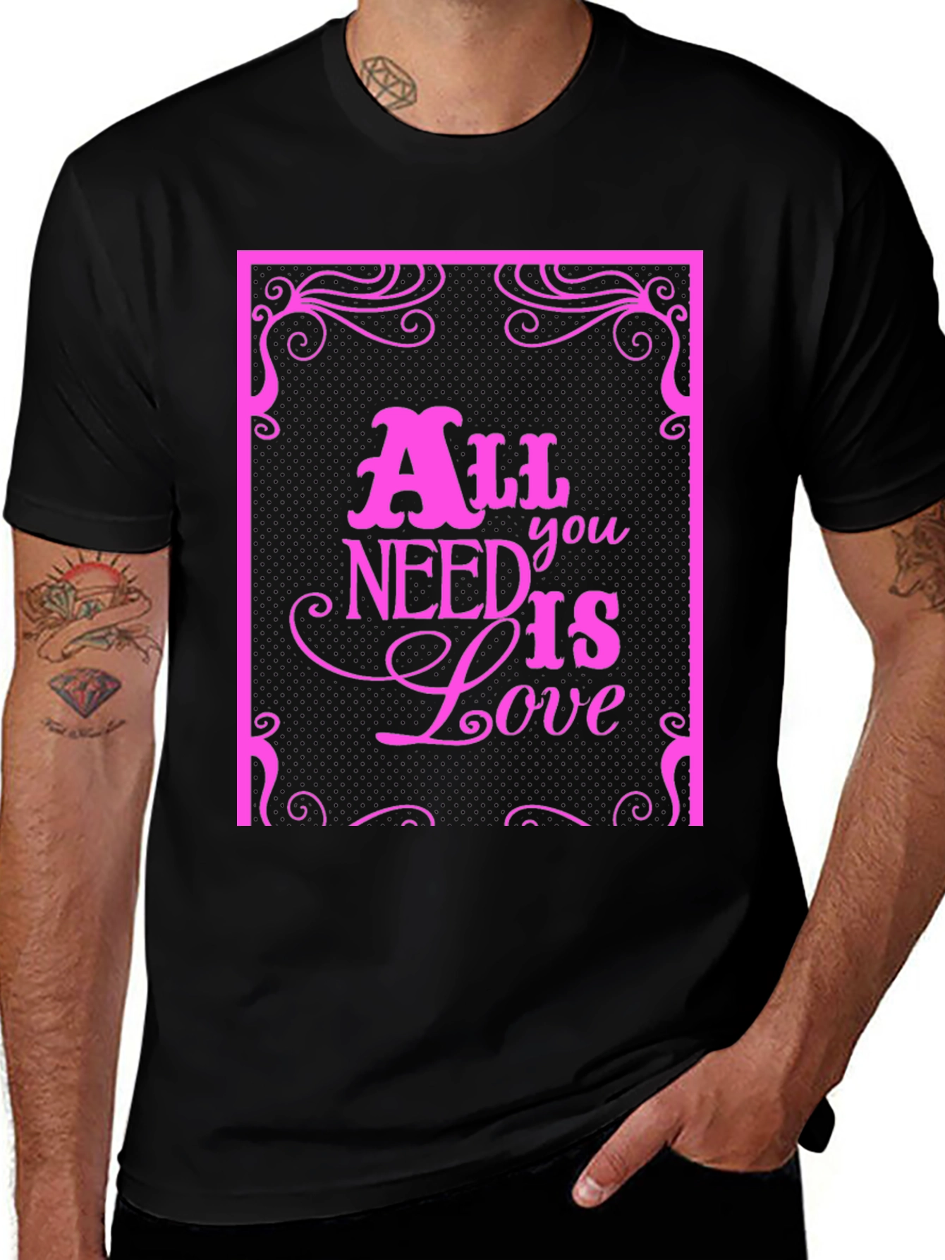 Camiseta Negra con Diseño All You Need Is Love