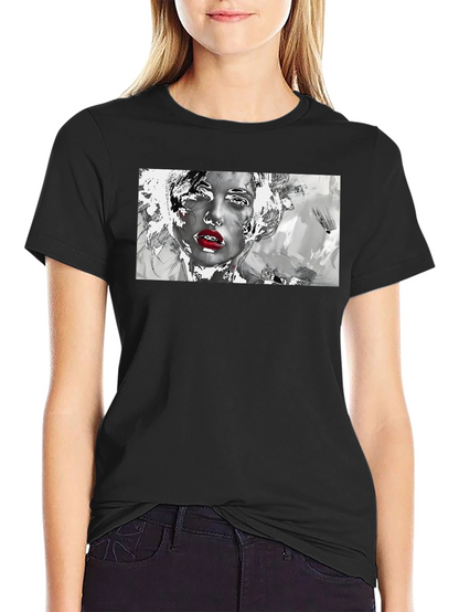 Camiseta Negra con Diseño Artístico de Mujer