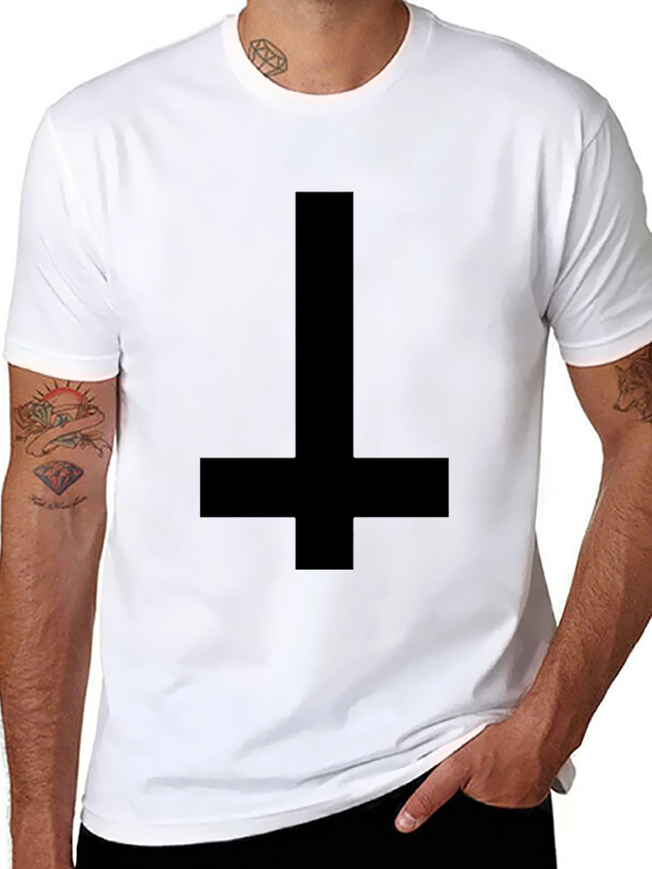 Camiseta Negra Cruz Invertida para Hombre
