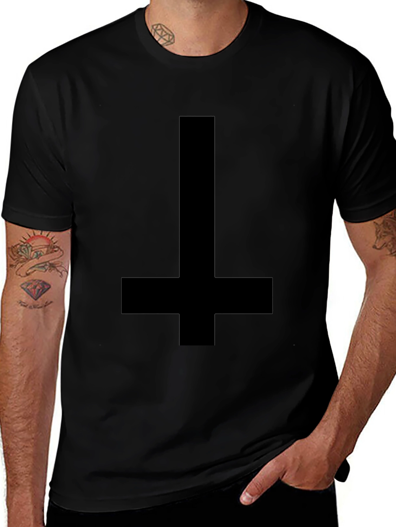 Camiseta Negra Cruz Invertida para Hombre