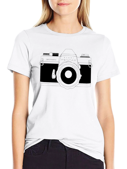 Camiseta Negra con Diseño de Cámara Retro