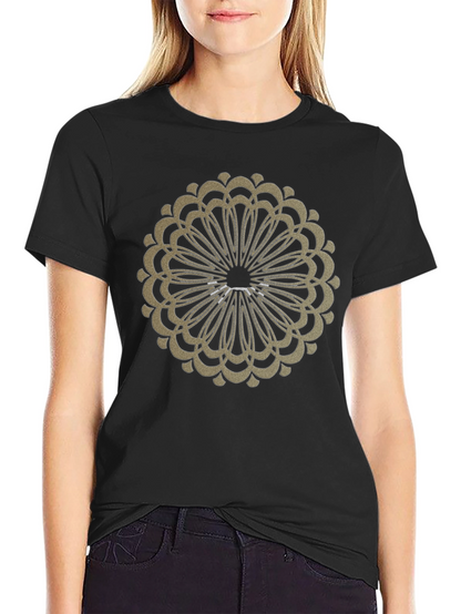 Camiseta Negra con Diseño Mandala Dorado
