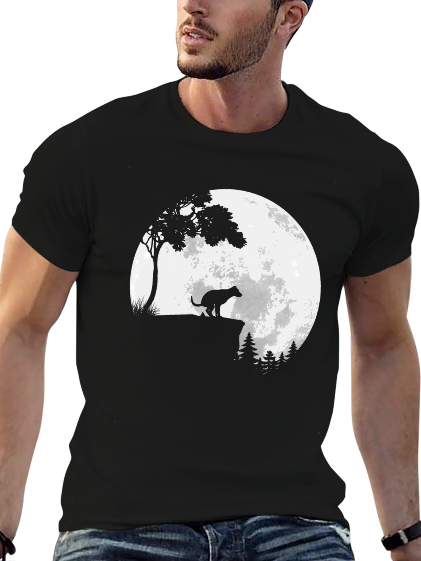 Camiseta Negra Estampada: Perro aullando a la Luna