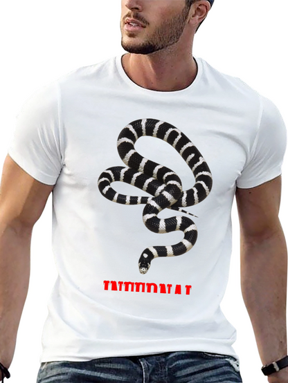 Camiseta Hombre Negra con Estampado de Serpiente Rayada