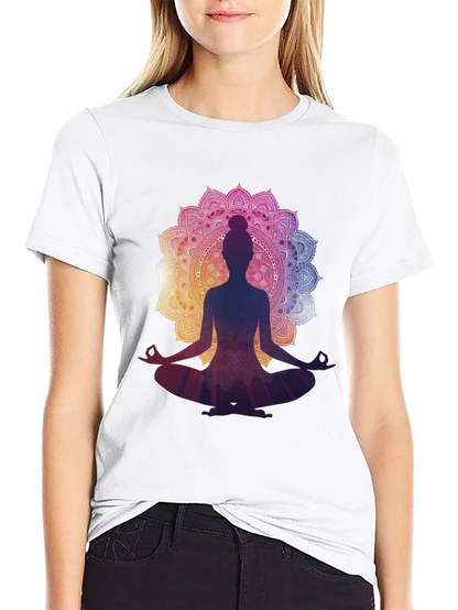 Camiseta Negra con Diseño Mandala y Silueta de Yoga