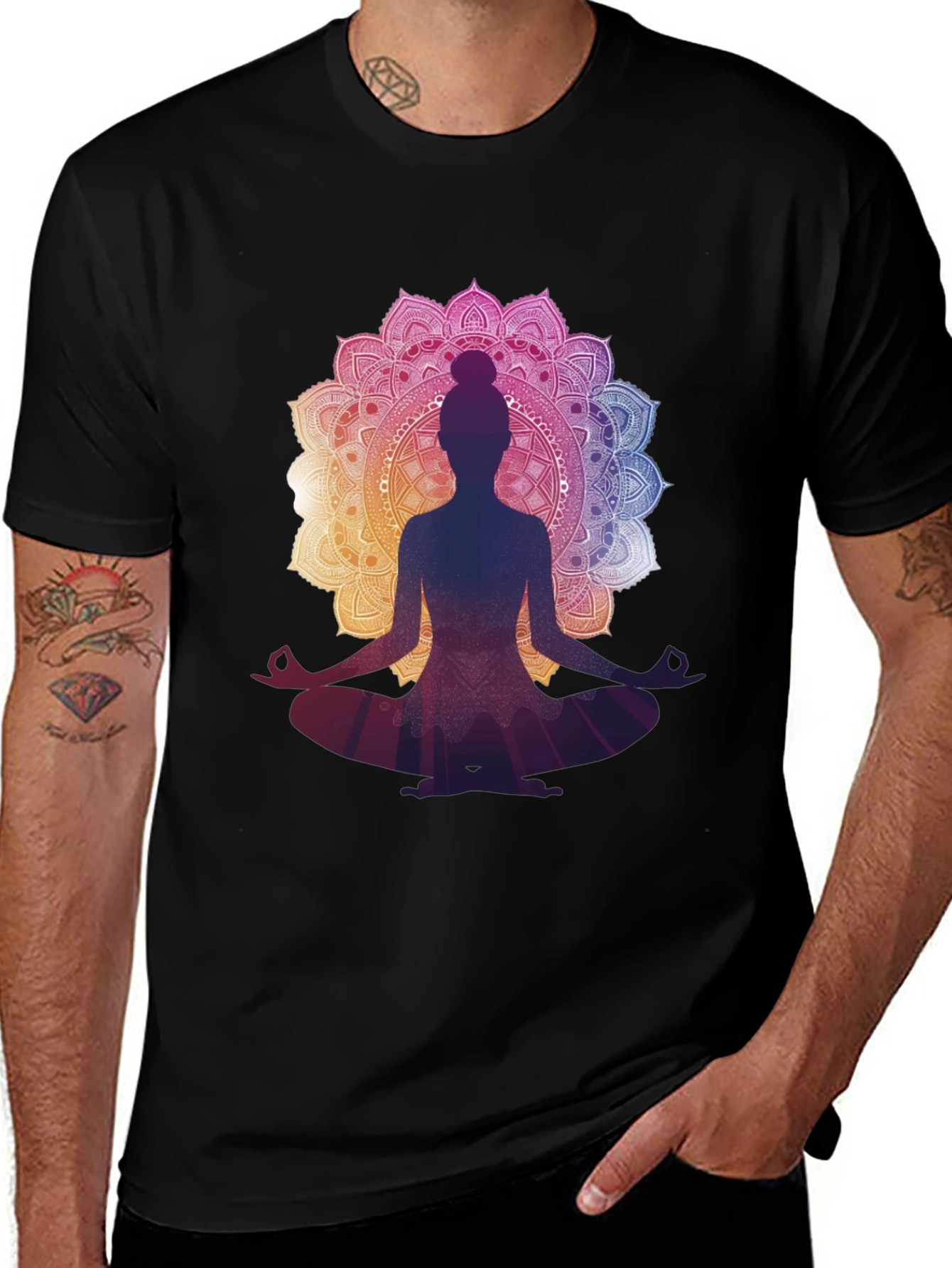 Camiseta Negra con Diseño Mandala y Silueta de Yoga