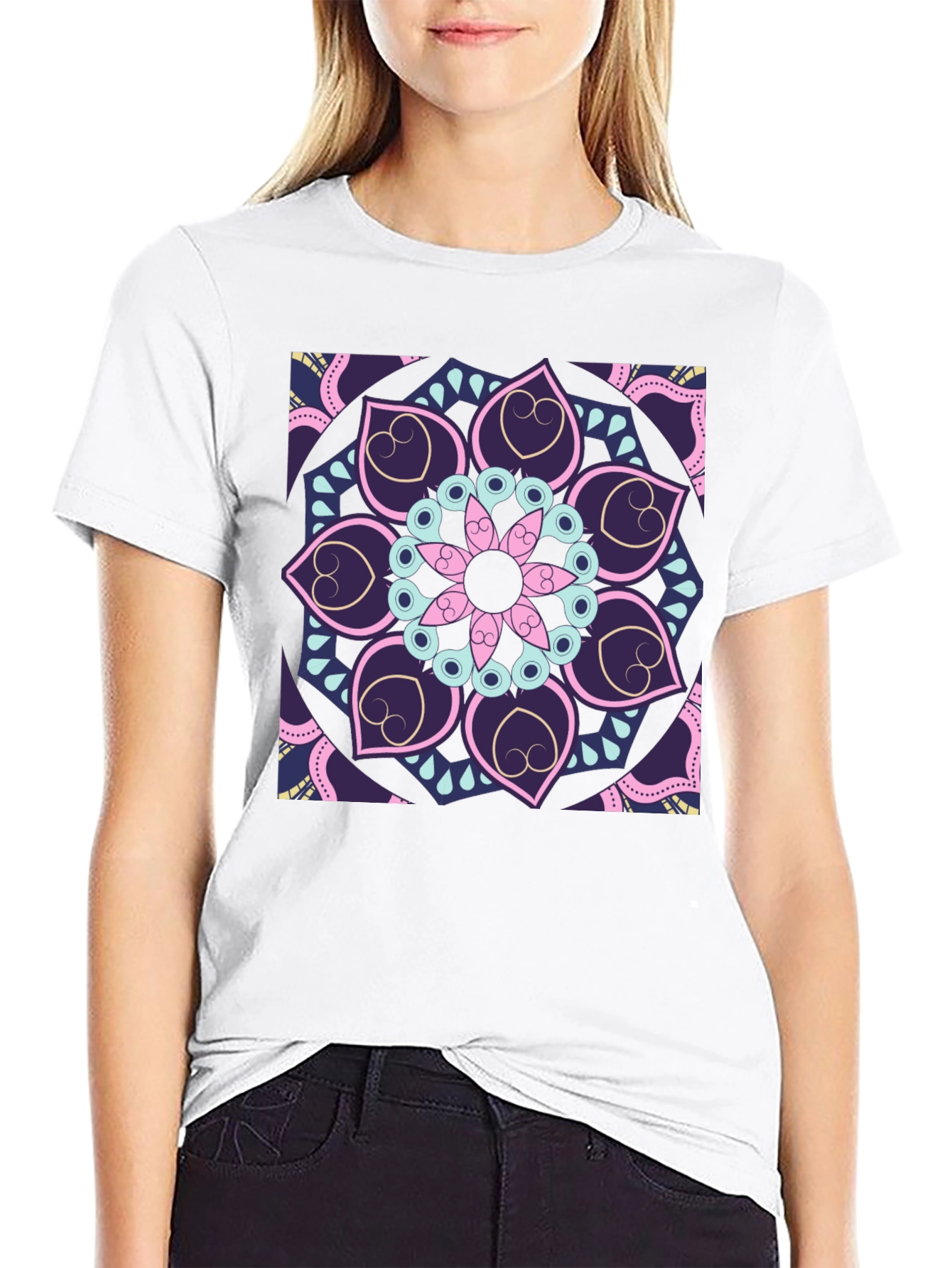 Camiseta Negra con Mandala Floral Abstracta