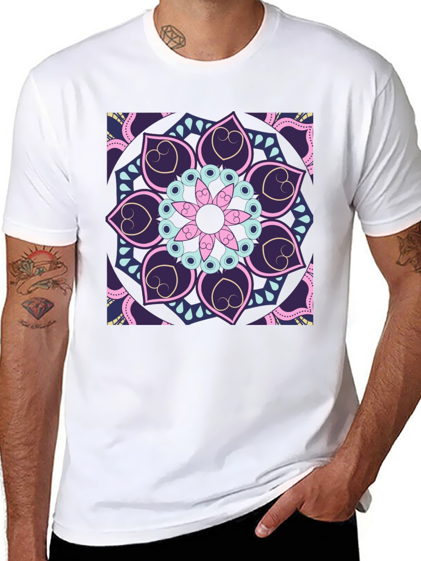Camiseta Negra con Mandala Floral Abstracta