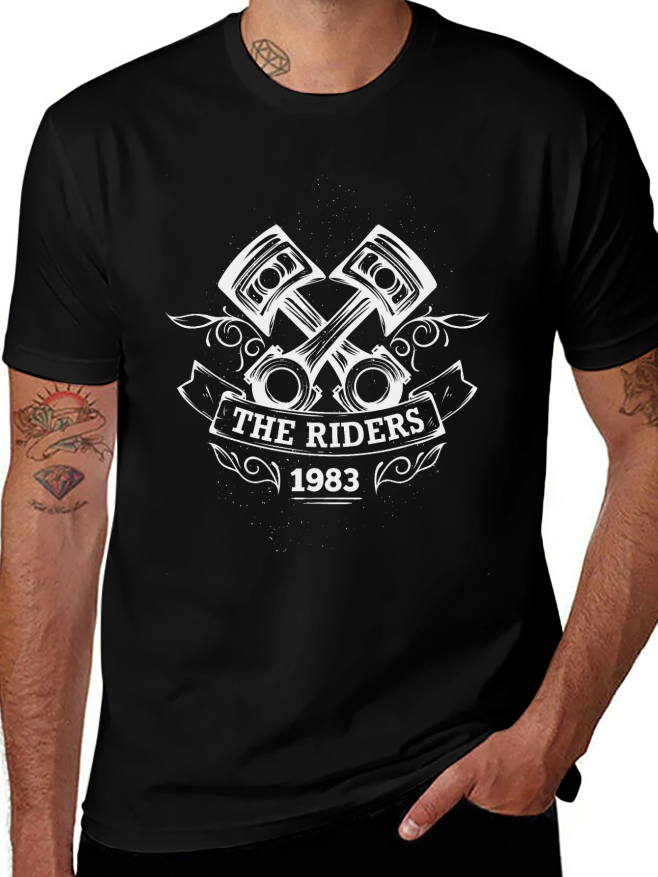 Camiseta Negra The Riders 1983 con Diseño de Pistones