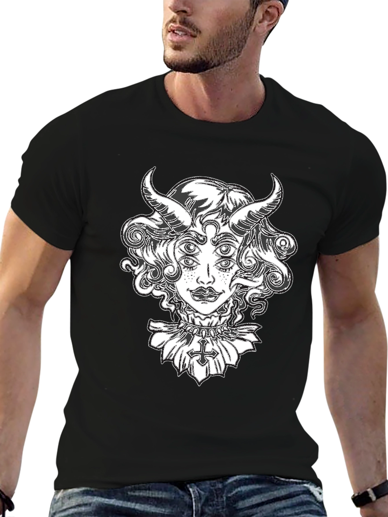 Camiseta Negra con Diseño Gráfico de Diablo