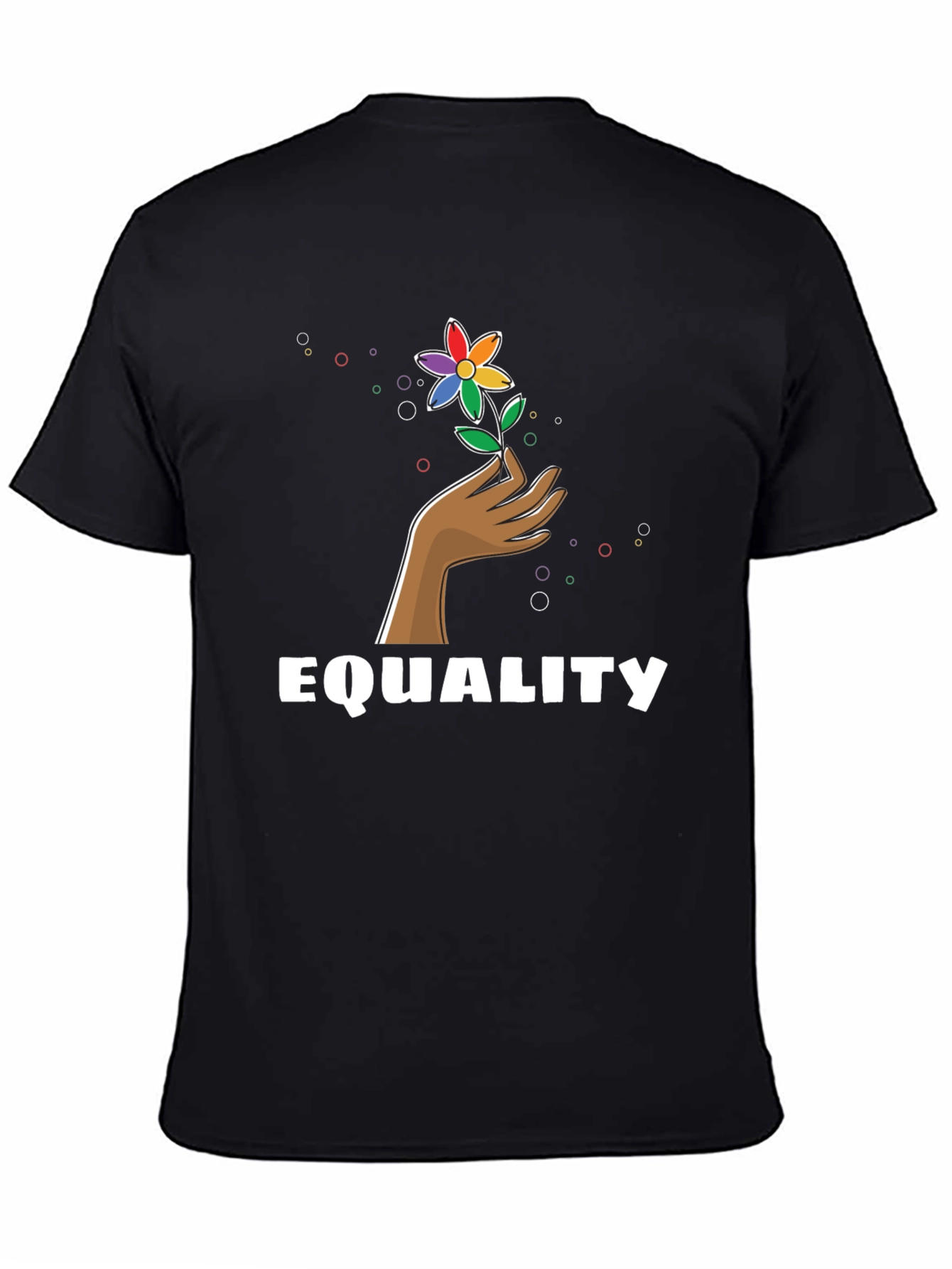 Camiseta Negra Igualdad con Diseño Floral LGBT