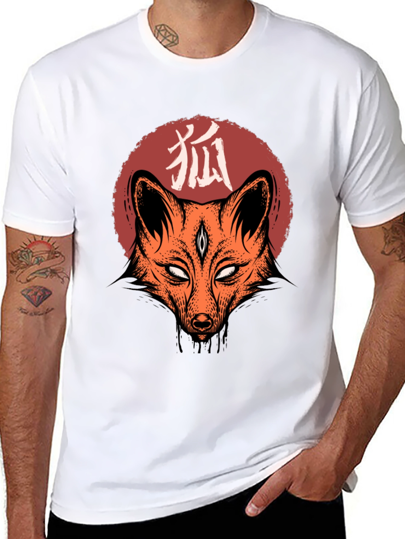 Camiseta Negra con Diseño de Zorro Japonés