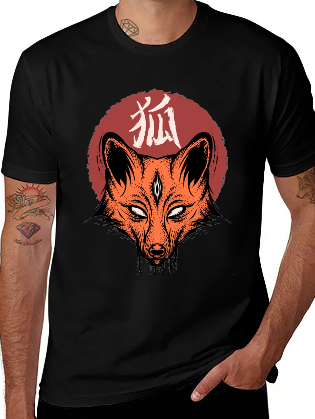 Camiseta Negra con Diseño de Zorro Japonés