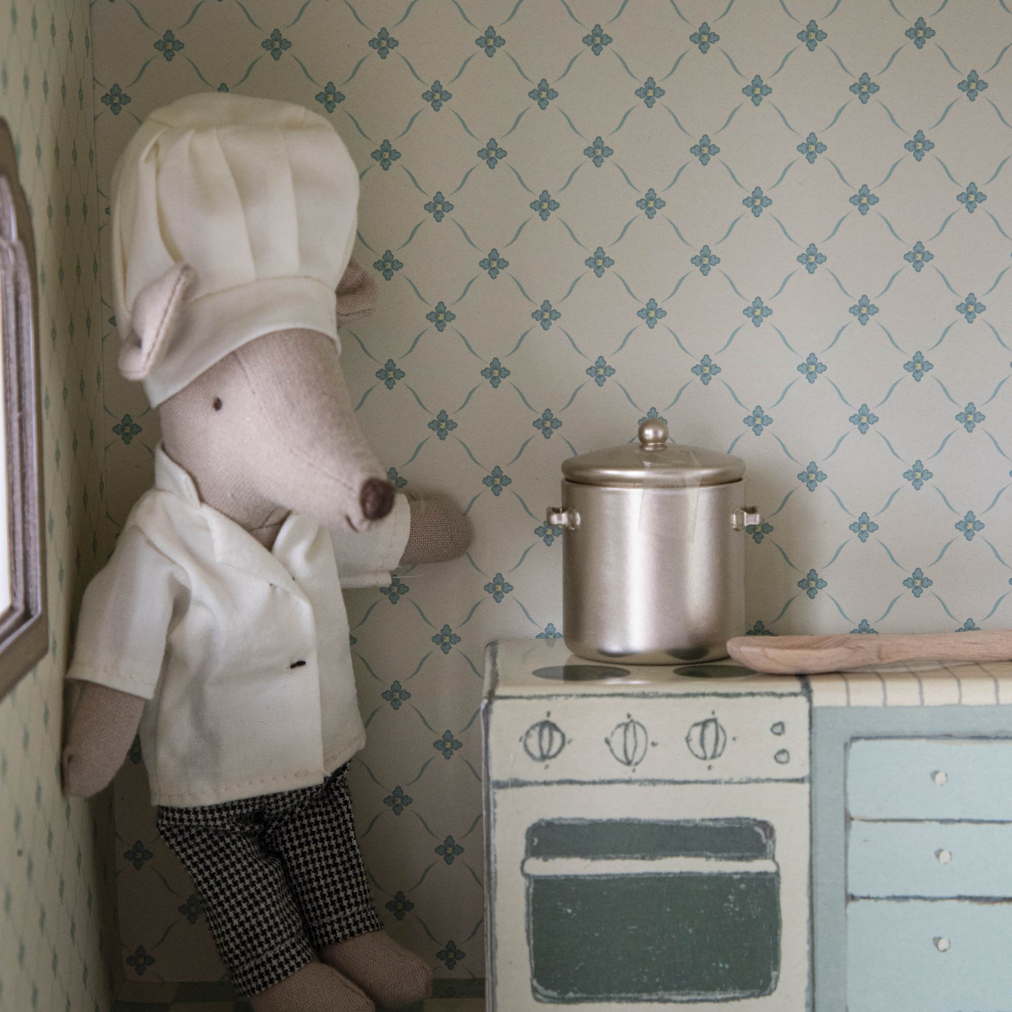 Chef Mouse with Soup Pot and Spoon