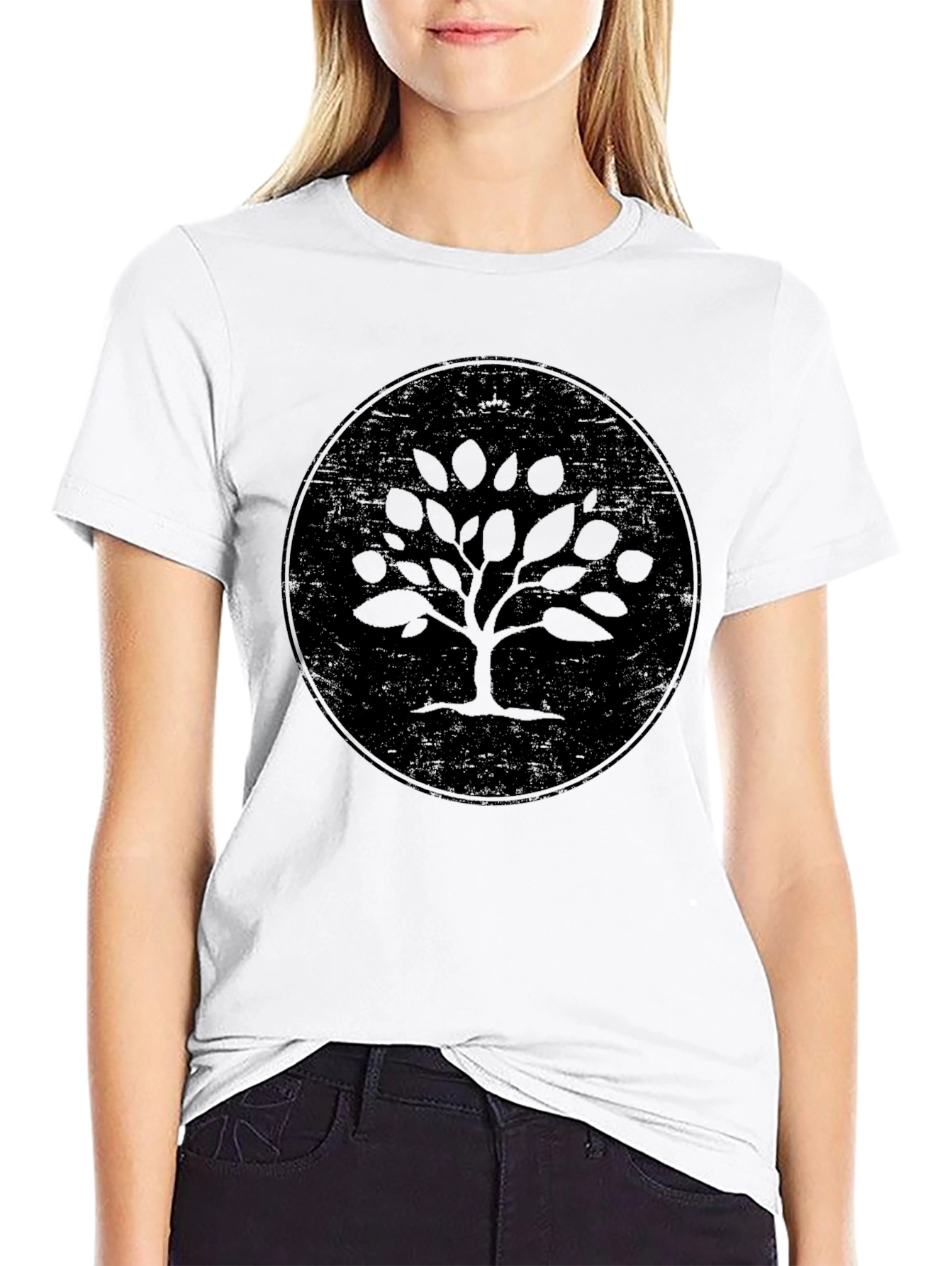 Camiseta Negra con Diseño de Árbol Circular