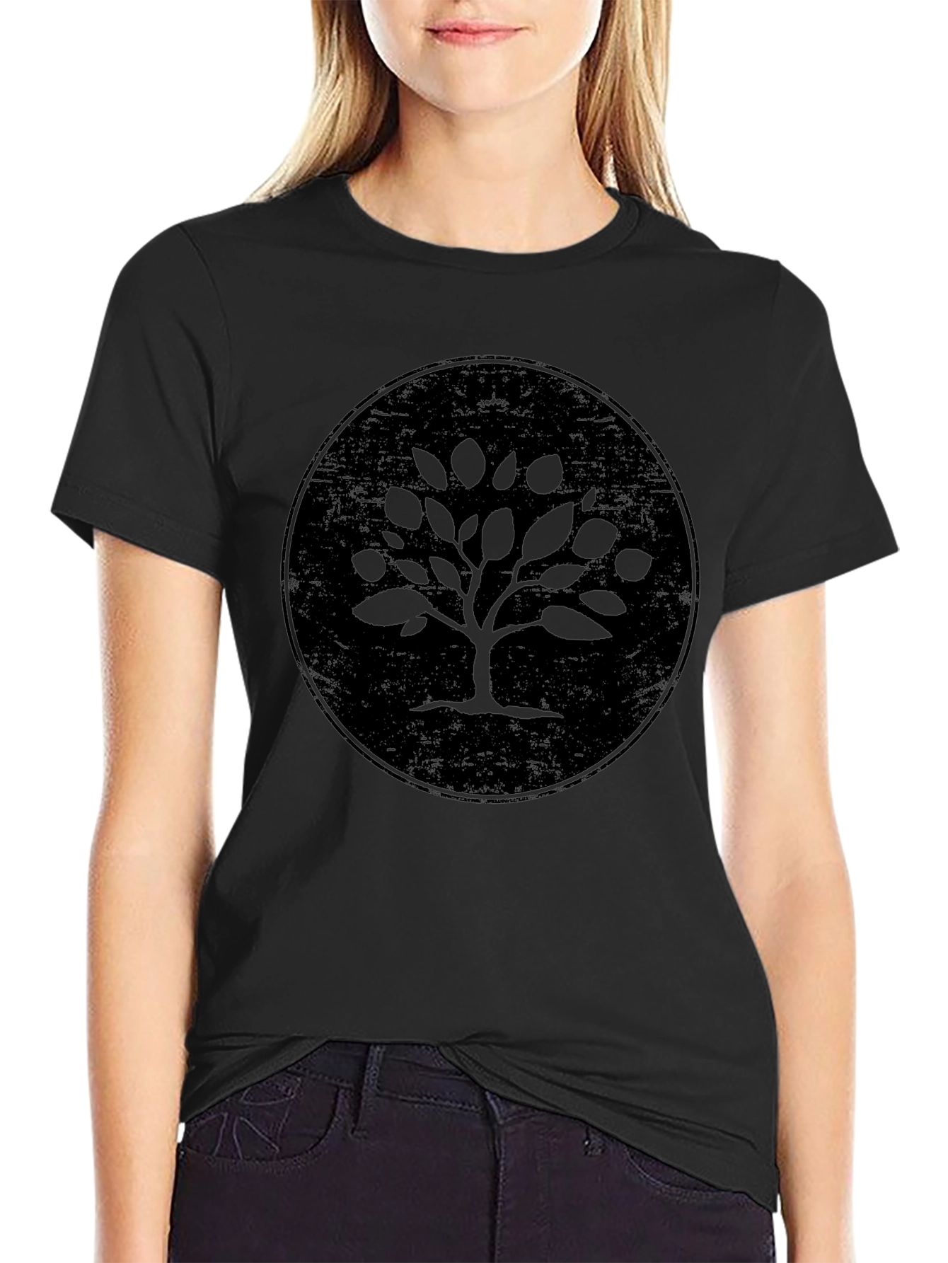 Camiseta Negra con Diseño de Árbol Circular
