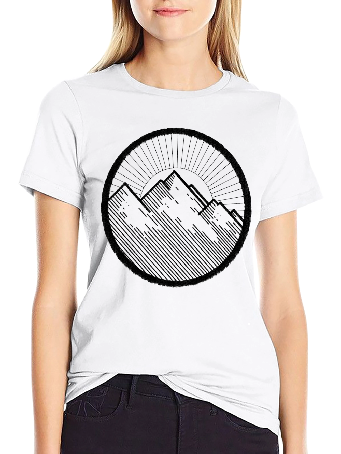 Camiseta Negra Montañas Diseño Circular