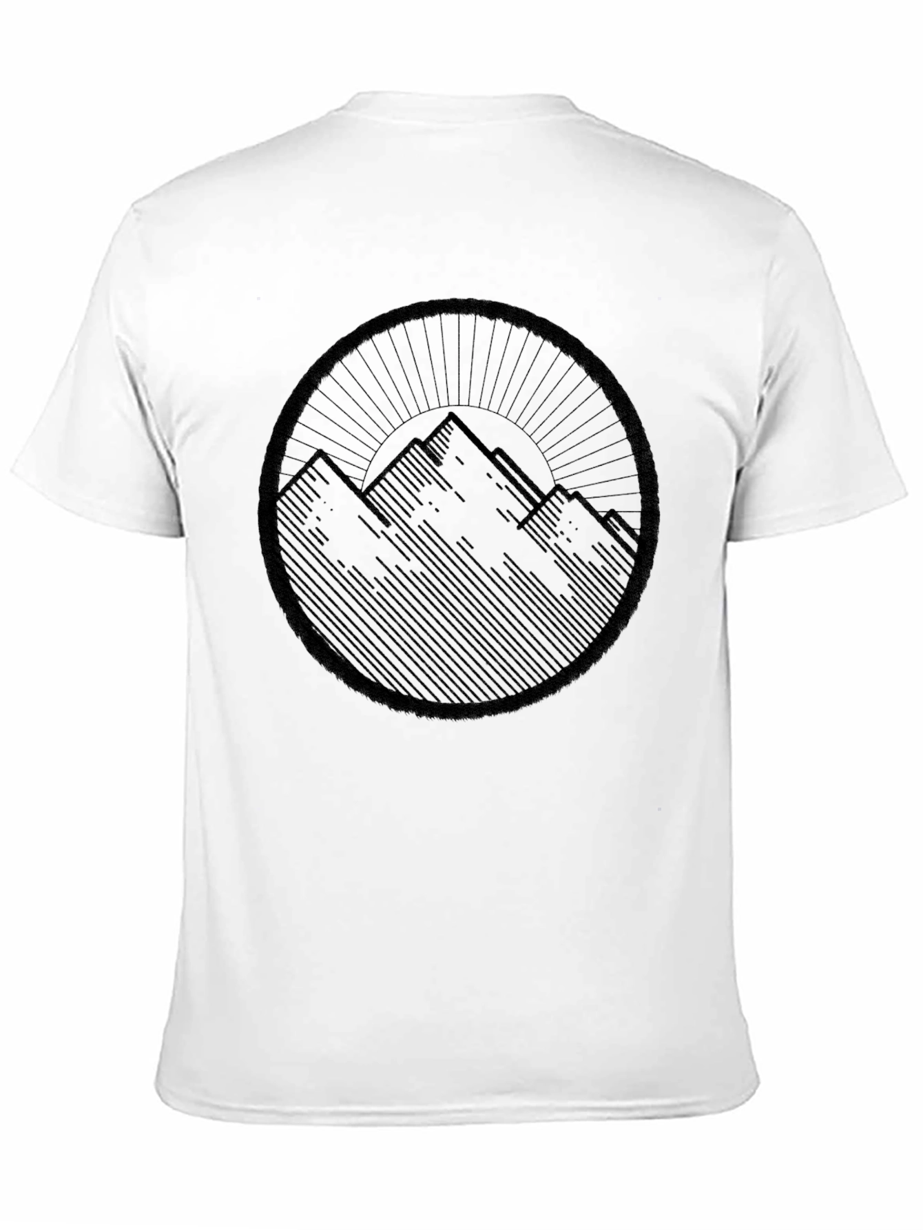 Camiseta Negra Montañas Diseño Circular