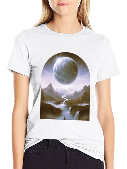 Camiseta Negra con Diseño Fantasía de Planeta y Paisaje