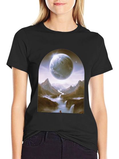 Camiseta Negra con Diseño Fantasía de Planeta y Paisaje