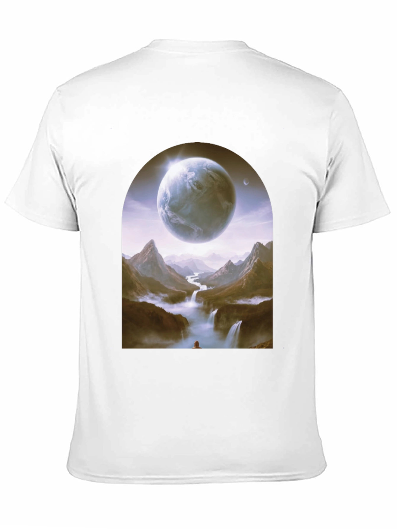 Camiseta Negra con Diseño Fantasía de Planeta y Paisaje