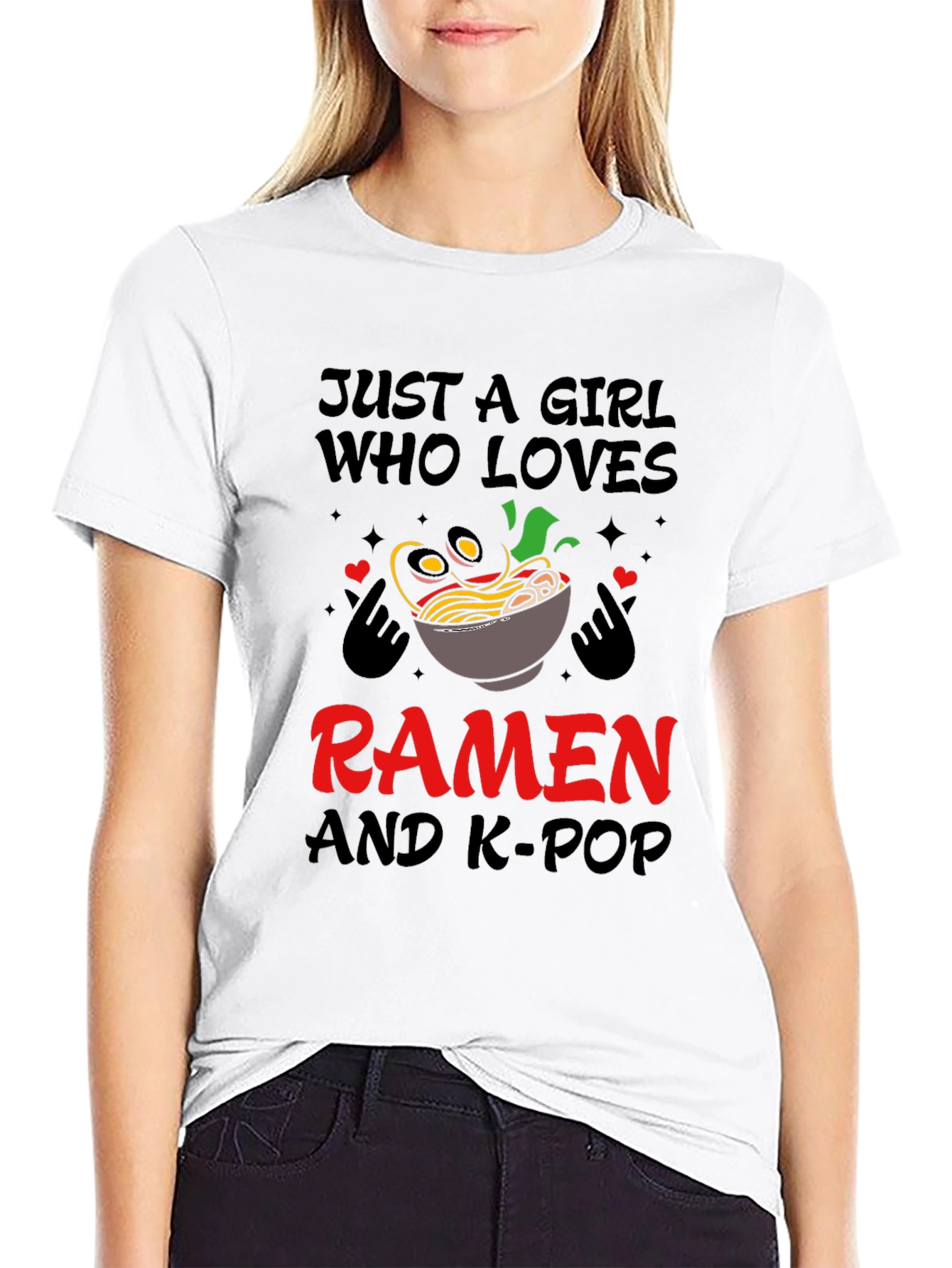Camiseta Negra: Ramen y K-Pop