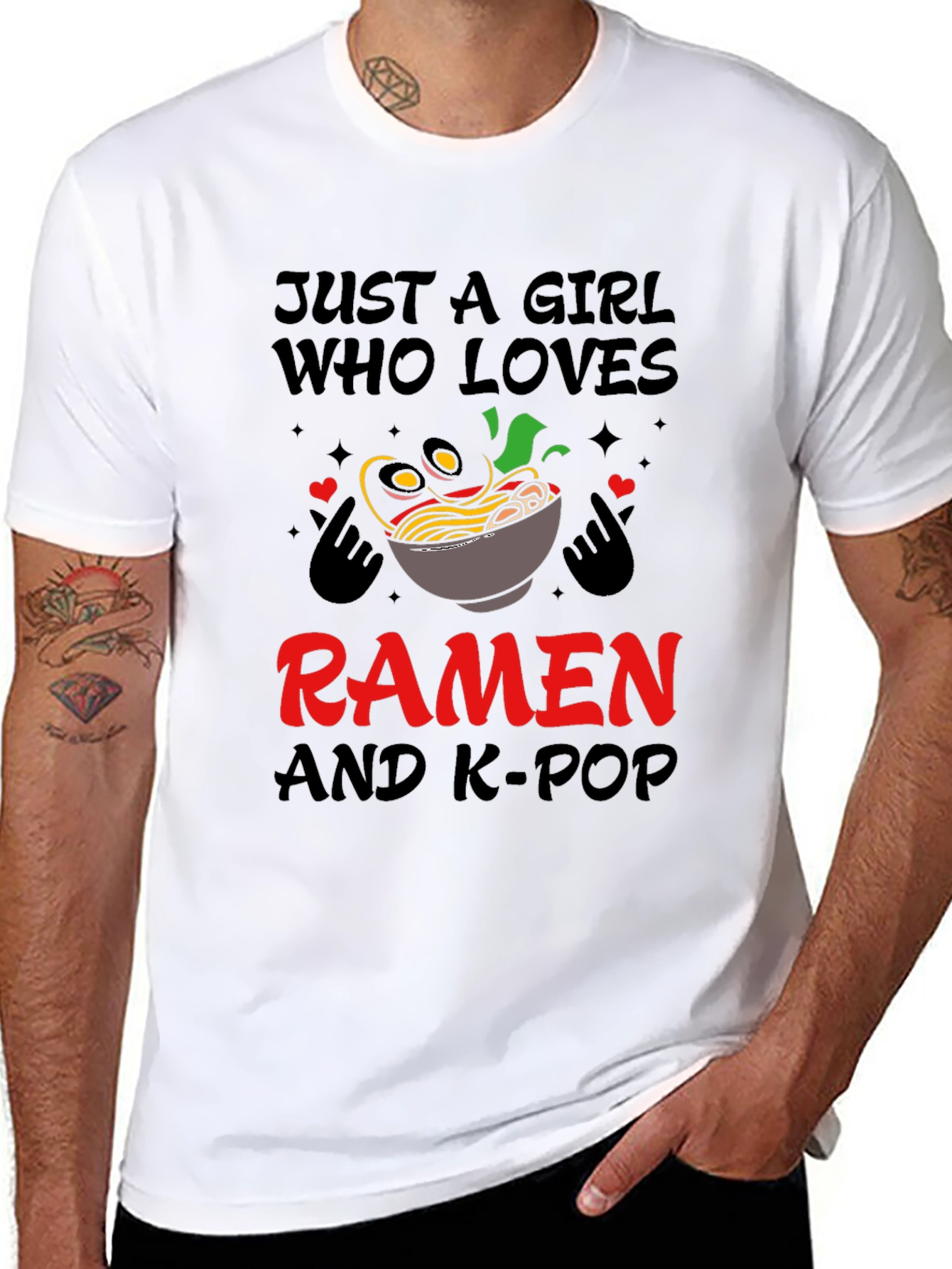 Camiseta Negra: Ramen y K-Pop