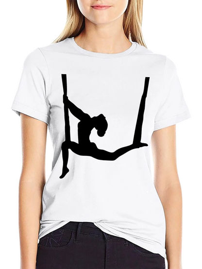 Camiseta Negra con Silueta de Acróbata Aérea