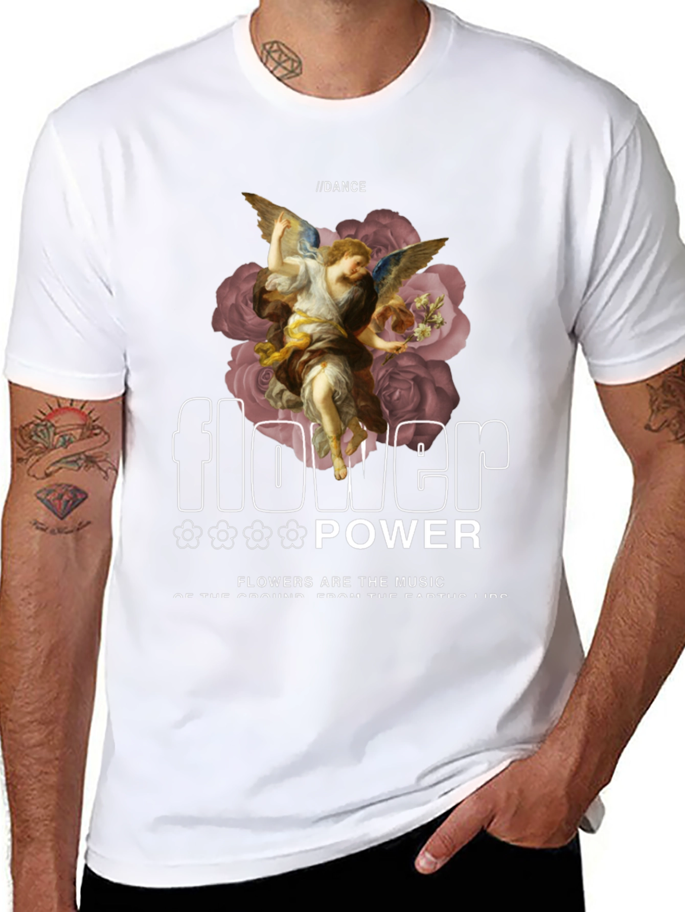 Camiseta Negra con Diseño Floral y Ángel Renacentista