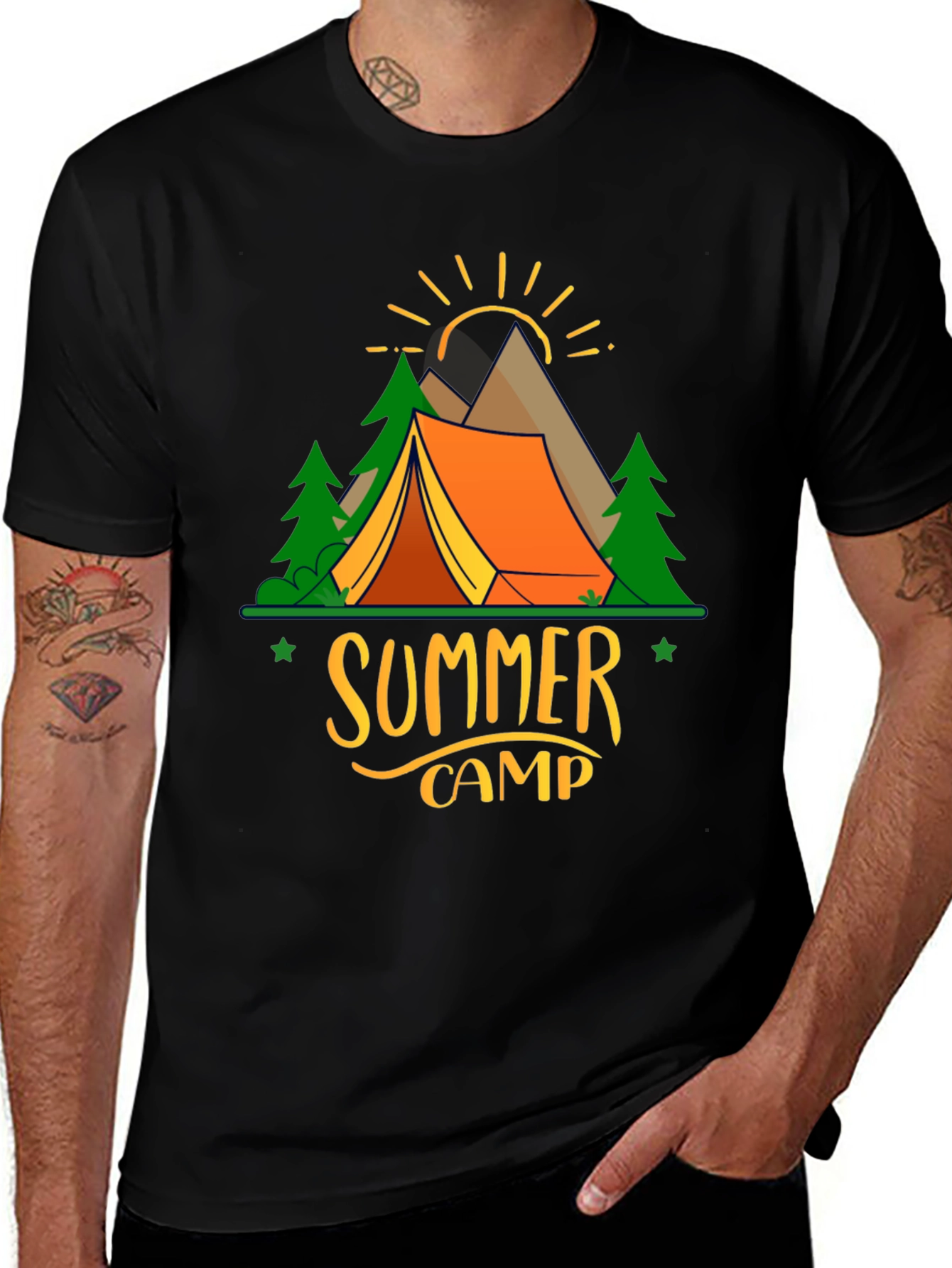 Camiseta Negra Estampada Campamento de Verano