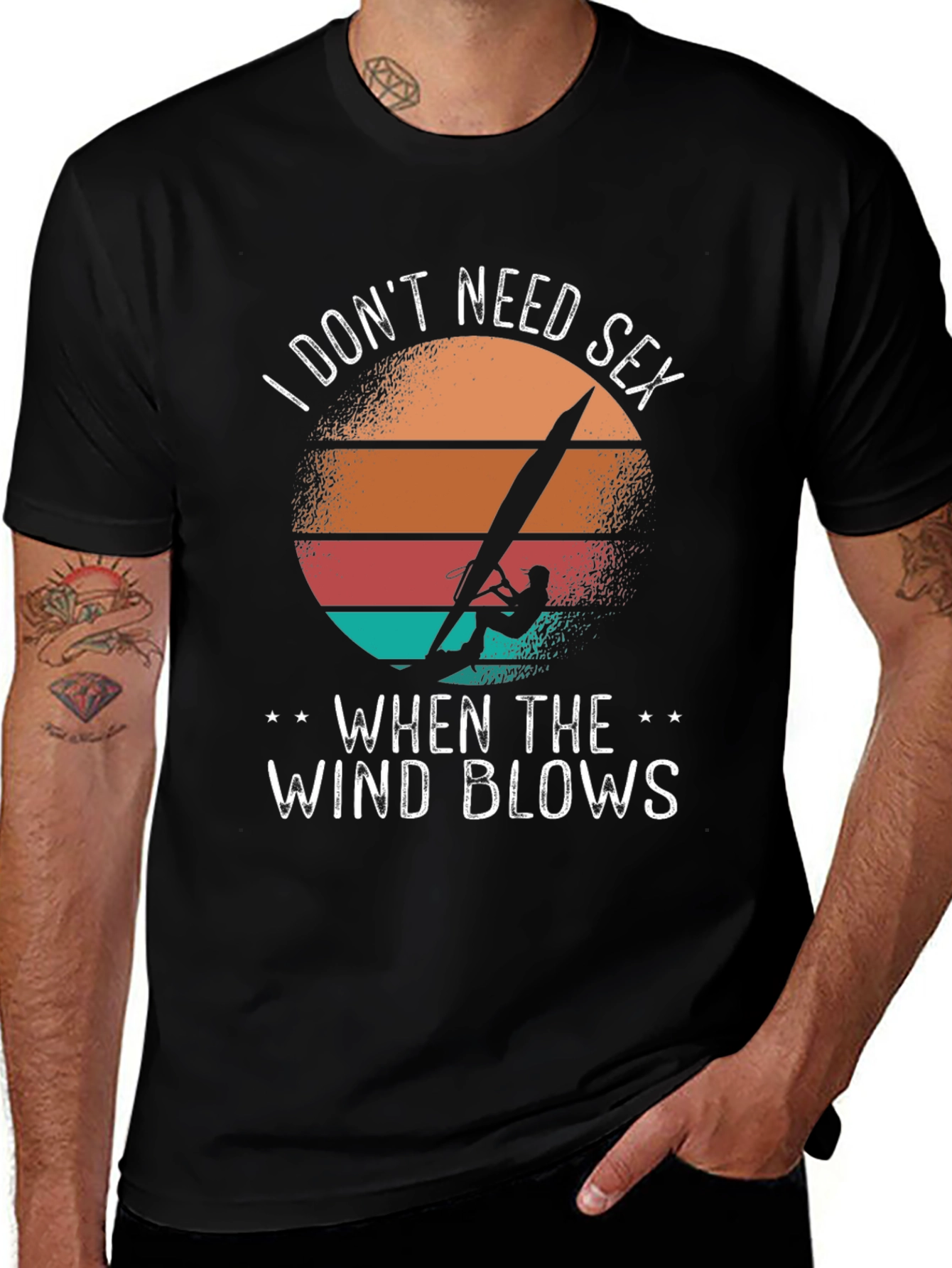 Camiseta Negra: No Necesito Sexo Cuando el Viento Sopla